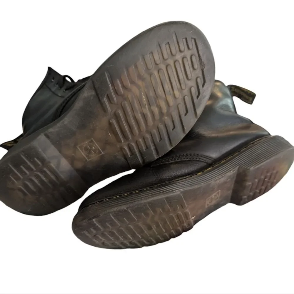 Dr. Martens black leather boots youth‎ size 2
